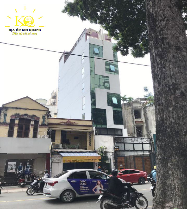 Con đường phía trước tòa nhà văn phòng cho thuê quận 1 đường Nguyễn Thị Minh Khai