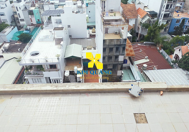 Sân thượng của tòa nhà văn phòng phường 8 quận Phú Nhuận